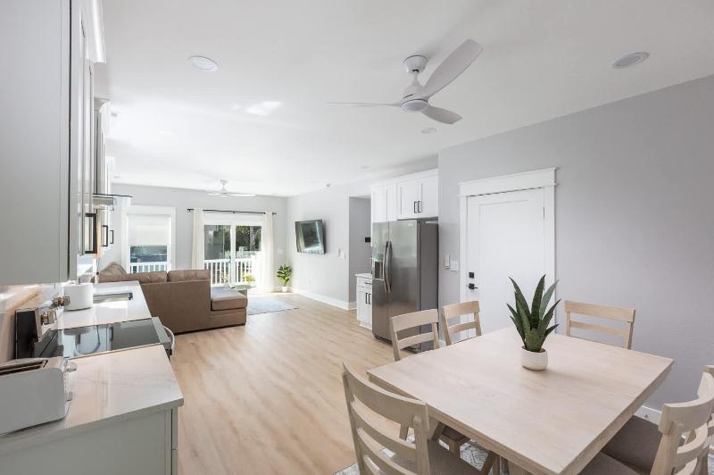 Modern Home in the Heart of KDH Minutes to Beach - image 12
