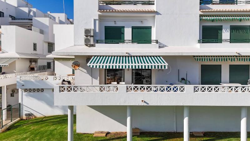 Tangerine Apartment by HelloVacations - image 9