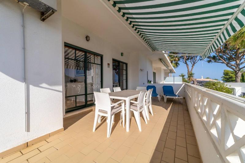 Tangerine Apartment by HelloVacations - image 6