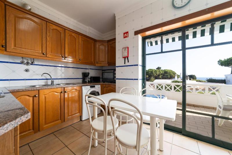 Tangerine Apartment by HelloVacations - image 3