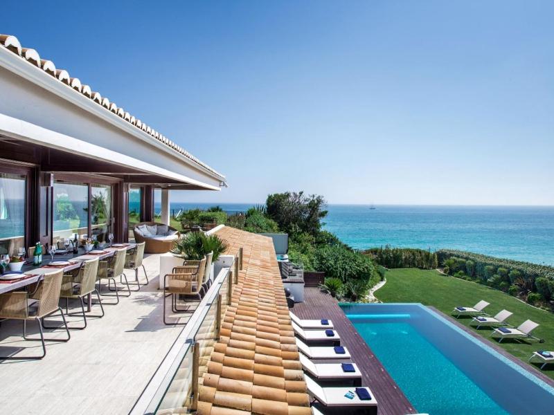 Outstanding Algarve Villa 8 Bedrooms Villa Agua Grande Deluxe Seaviews - image 1