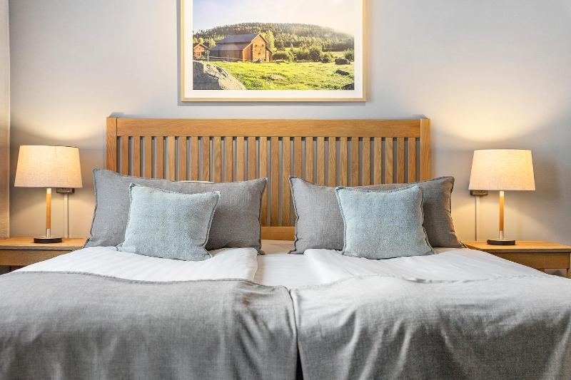 Twin Room with Extra Bed image 4