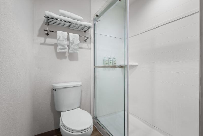 King Room with Shower - Non-Smoking image 2