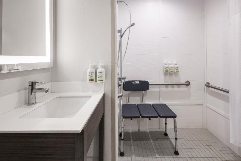 King Room with Bathtub with Grab Bars - Mobility Accessible/Non-Smoking
 image 2