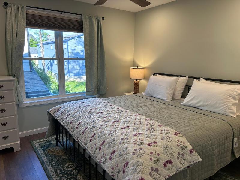 King Room with Garden View image 4