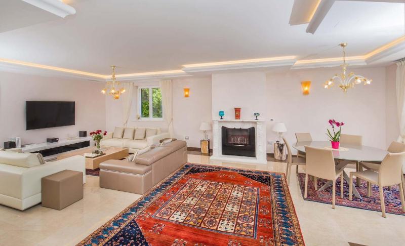 Beautiful Dubrovnik Villa 5 Bedrooms Villa Gold Dubrovnik Sea Views - image 8