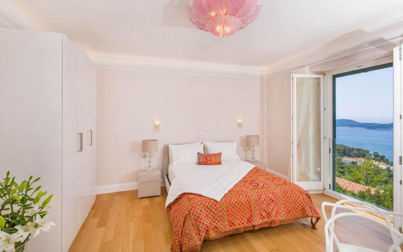 Beautiful Dubrovnik Villa 5 Bedrooms Villa Gold Dubrovnik Sea Views - image 3
