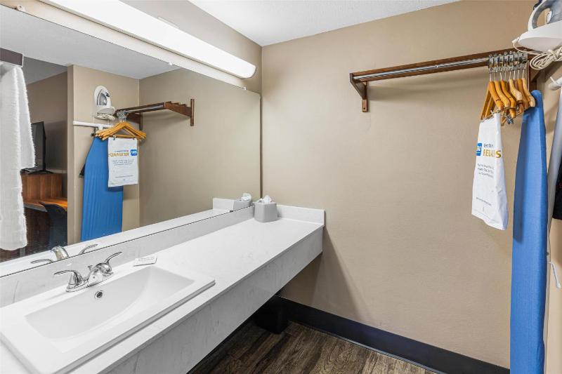 Double Room with Two Double Beds - Non-Smoking image 3