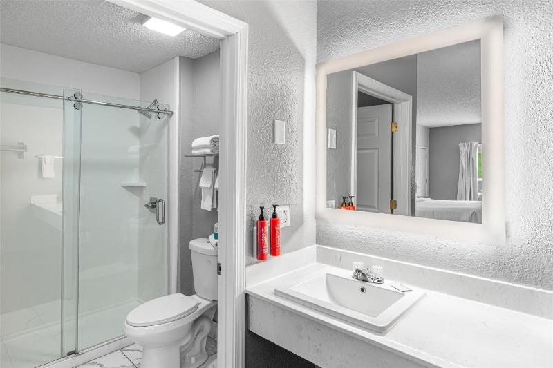 King Suite with Spa Bath - Non-Smoking image 2