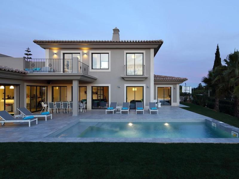 Luxurious Algarve Villa Villa Carvoeiro Lux 5 Bedrooms Private Heatedpool - image 6