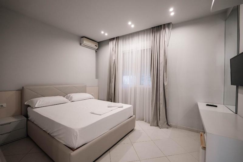 Double Room image 2
