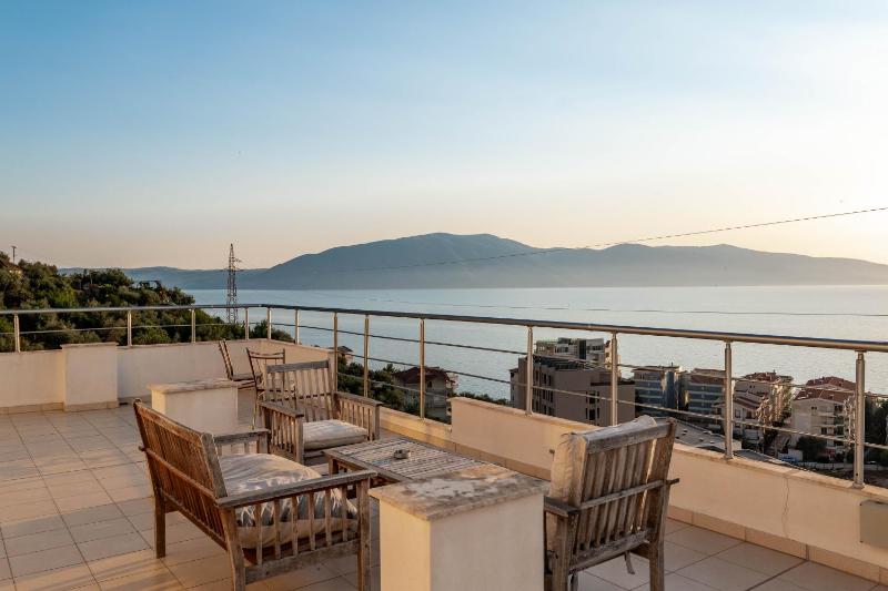 Double Room with Sea View image 3