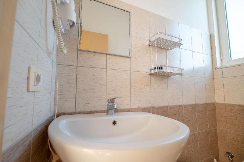 Double Room with Sea View image 4