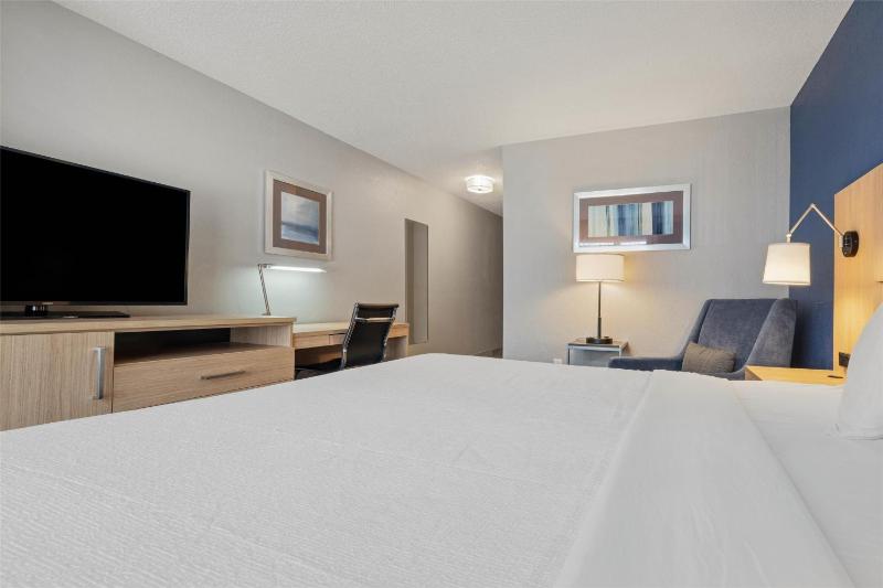 King Room image 3