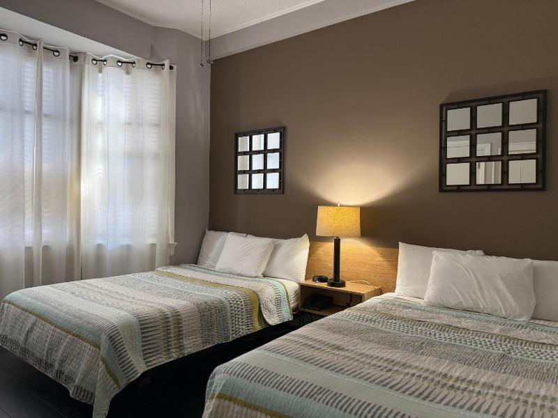 Double Room with Two Double Beds image 3