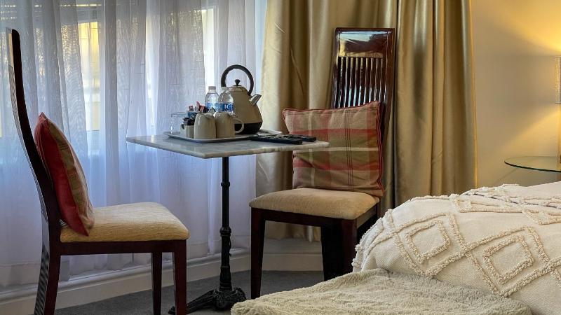 Deluxe Double Room with Side Sea View image 3