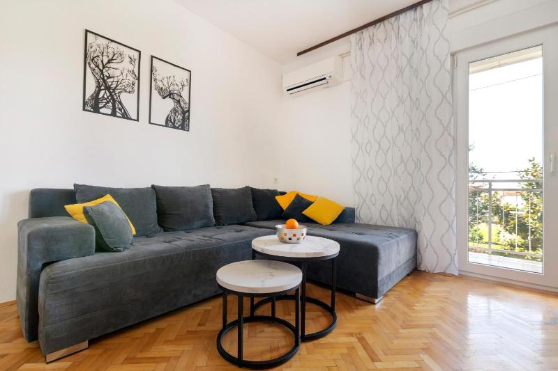 Apartments with parking space Kastel Stari Kastela - 24752 - image 14