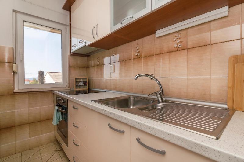 Apartments with parking space Kastel Stari Kastela - 24752 - image 3