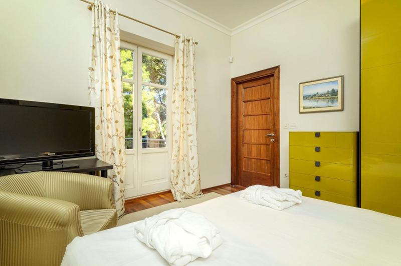 Exclusive Seafront Villa 5 Bedrooms Villa Mestro Outdoor Pool - image 7