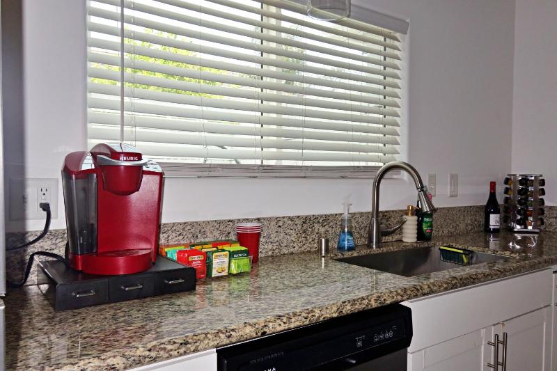 Casa Mid City - Centrally Located 1BR Getaway with Private Yard - image 4
