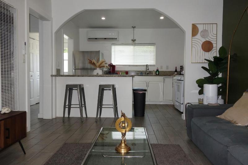 Casa Mid City - Centrally Located 1BR Getaway with Private Yard - image 12