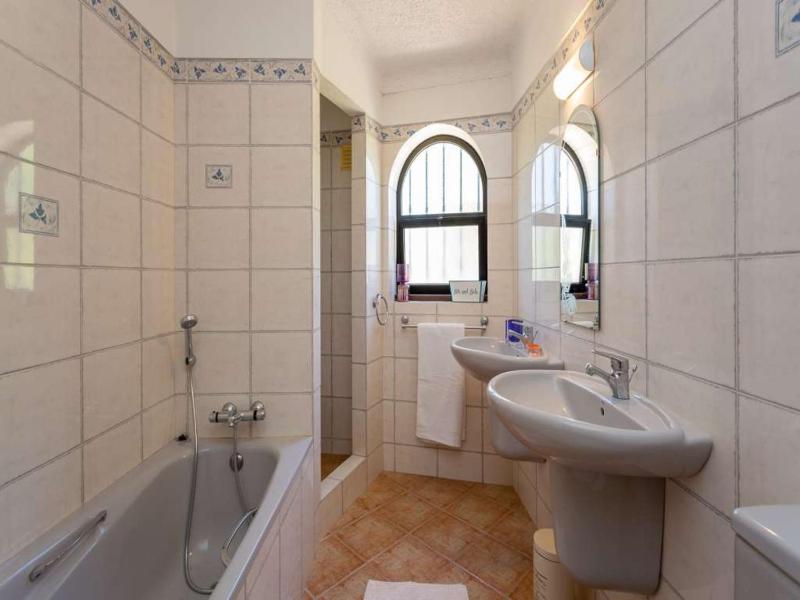 Moorish Style Carvoeiro Villa 3 Bedrooms Villa Azure Vista - image 13