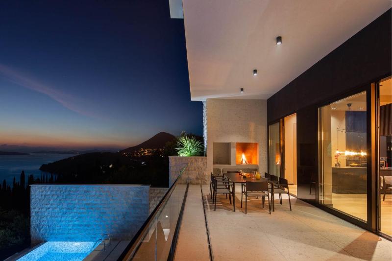 Villa Orasac Waterfront 1 5 Bedroom Dubrovnik Villa - image 2