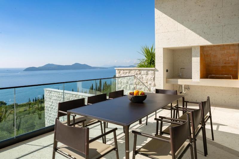 Villa Orasac Waterfront 1 5 Bedroom Dubrovnik Villa - image 9
