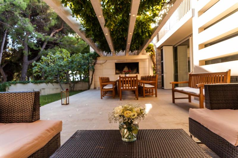 Illustrious Brac Villa 6 Bedrooms Villa Bol Waterfront Private Pool - image 6