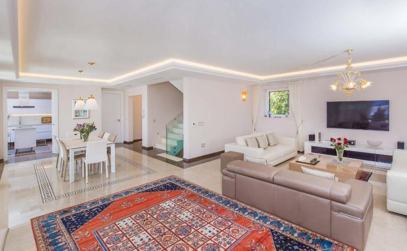 Beautiful Dubrovnik Villa 5 Bedrooms Villa Gold Dubrovnik Sea Views - image 4