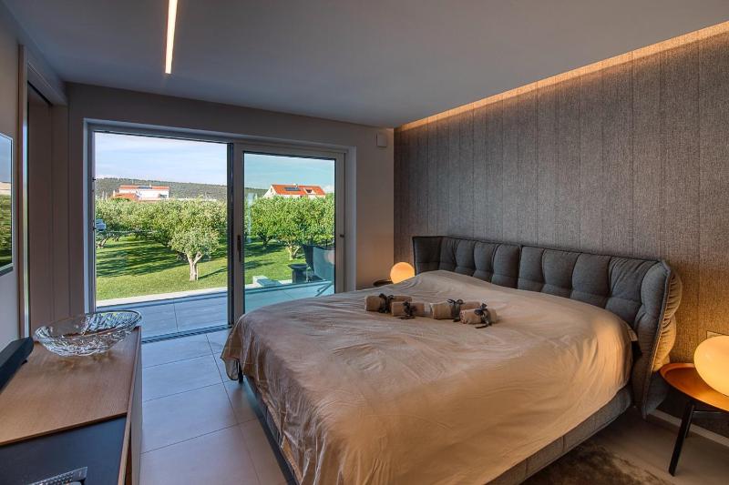 Magical Zadar Villa 6 Bedrooms Villa Ocean Fantasy Astounding Sea Views - image 31