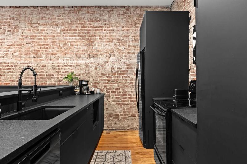 Unique Black Home in the Heart of Shelby Park - image 40