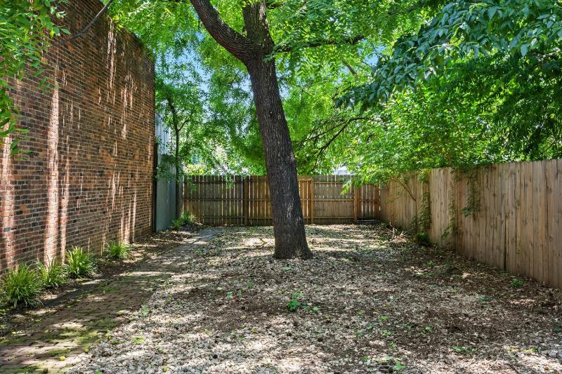 Unique Black Home in the Heart of Shelby Park - image 36