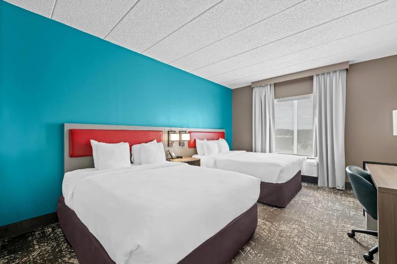 Queen Suite with Two Queen Beds image 3