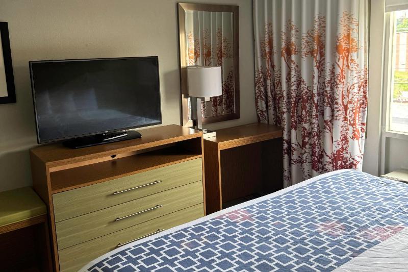 King Room - Non-Smoking image 4