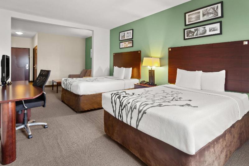 Queen Suite with Two Queen Beds and Sofa-Bed - Non Smoking image 1