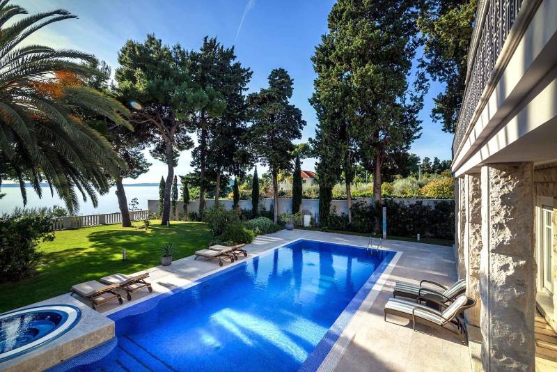 Exclusive Seafront Villa 5 Bedrooms Villa Mestro Outdoor Pool - image 1