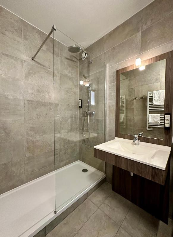 Twin Room image 3