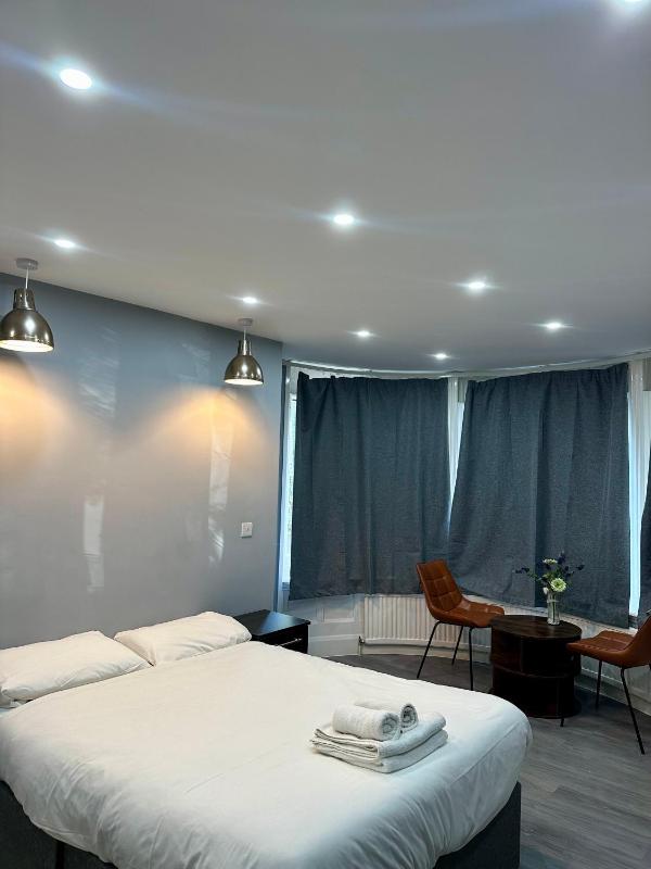Double Room En suite image 1