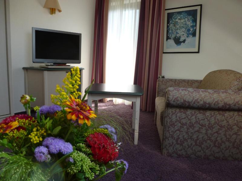 Economy Double Room image 4
