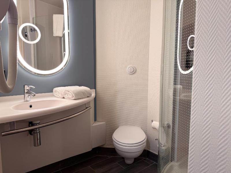 Standard Double Room image 2