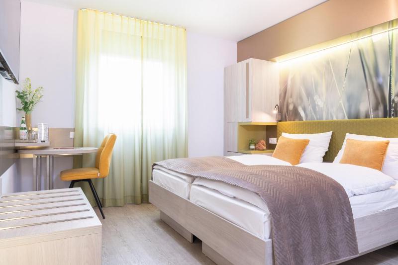 Twin Room image 3