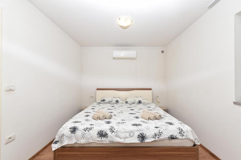 House Igor 2401 - image 12