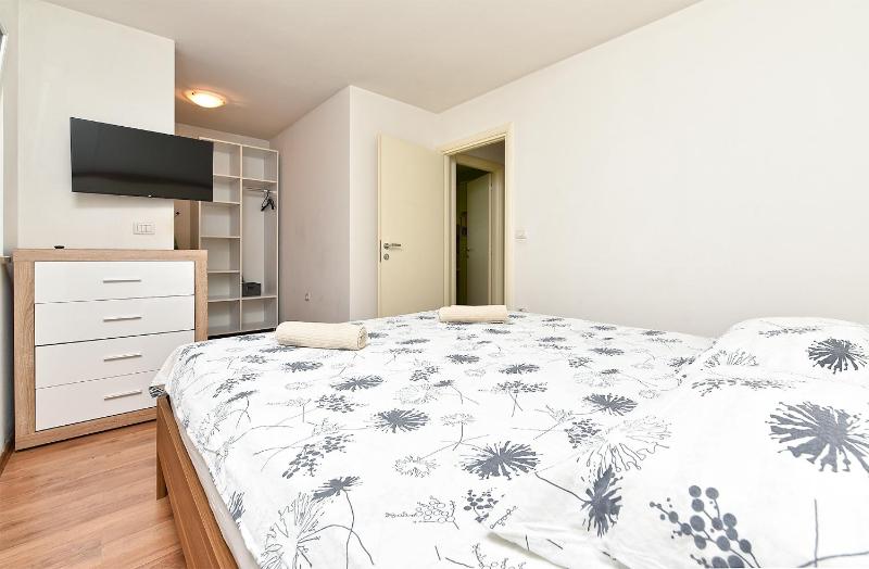 House Igor 2401 - image 16