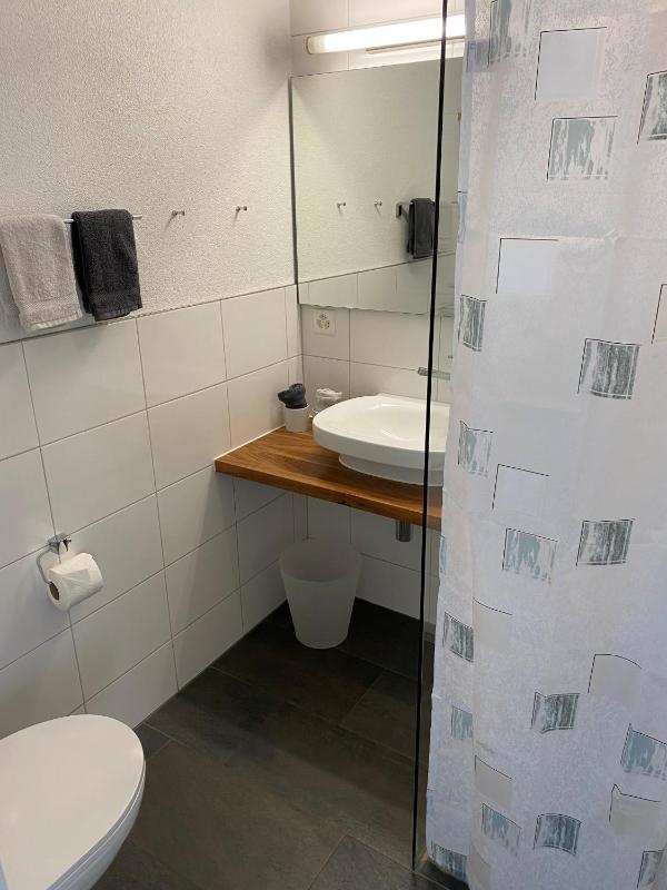 Single Room image 3