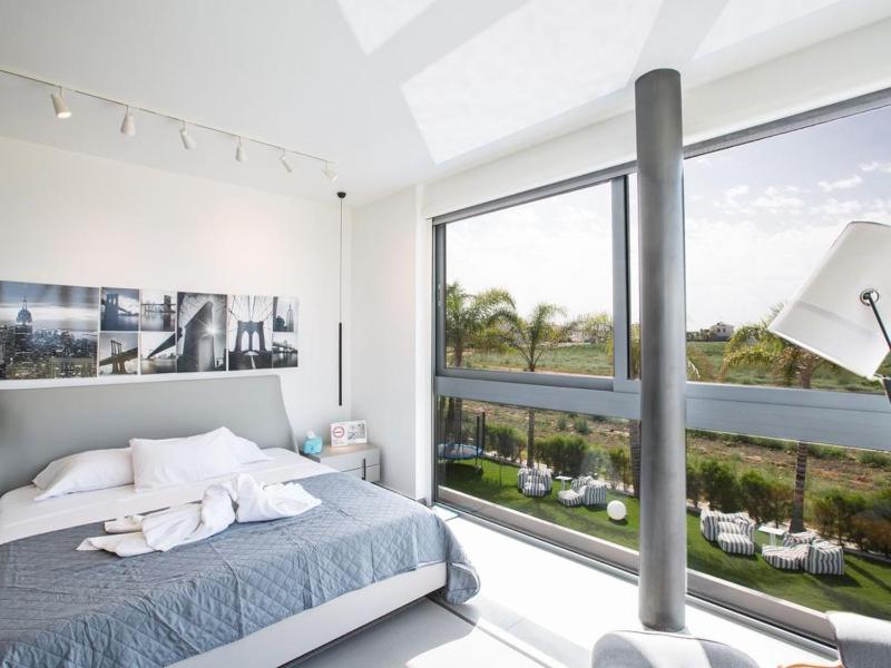 Villa Papadopo - Luxury 3 Bedroom Villa With Private Pool Hot Tub And Sea Views - image 6