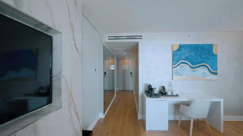 Deluxe Double Room with Sea View image 4