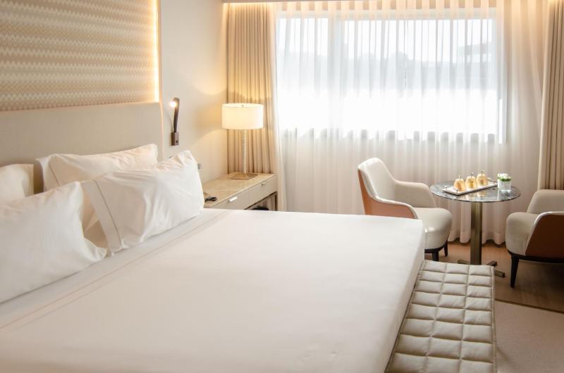 Deluxe Double or Twin Room image 3