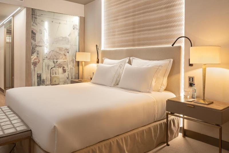 Premium Double or Twin Room image 3