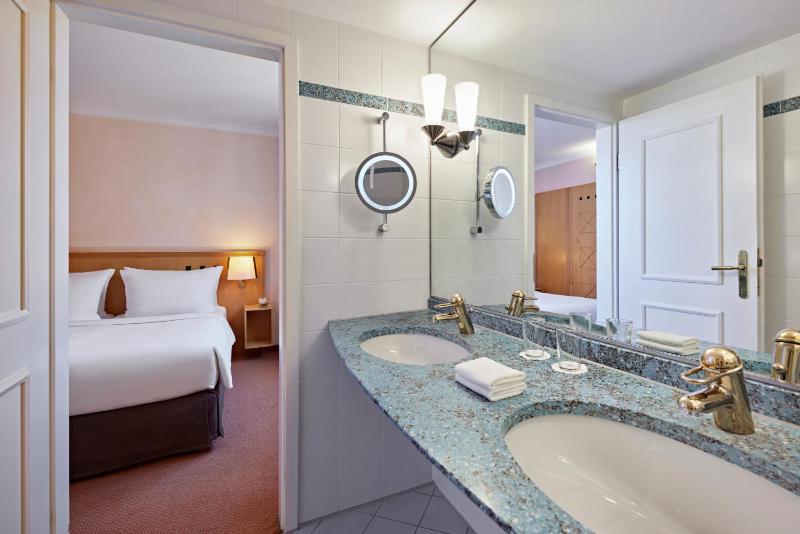 Two-Bedroom Suite with Balcony image 4
